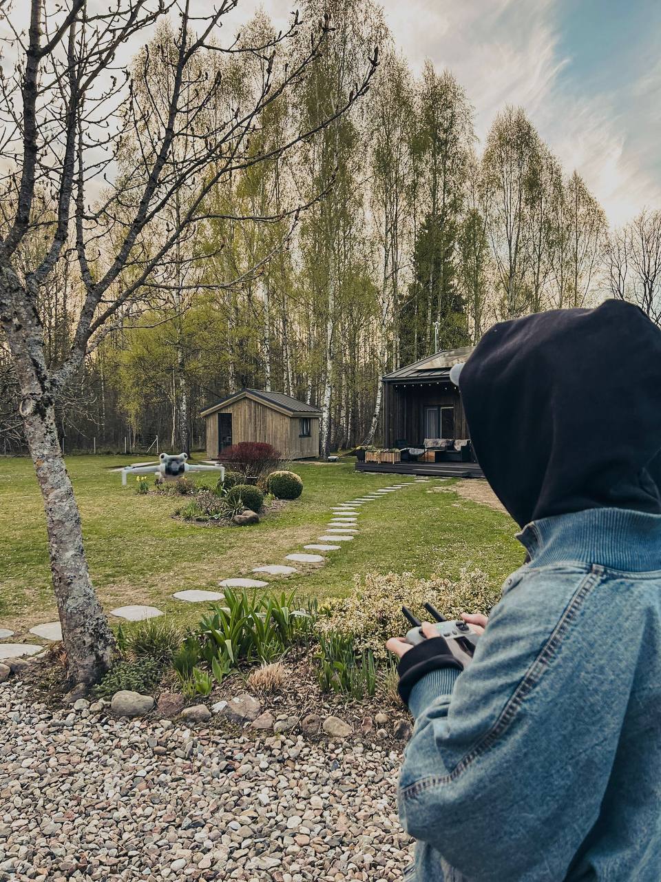 Drono filmavimo užkulisiai lauke